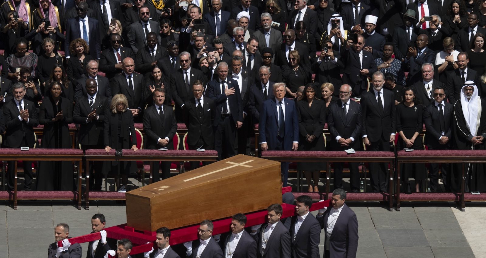 Pope Francis, the world’s final farewell and the tribute of the Order of Malta