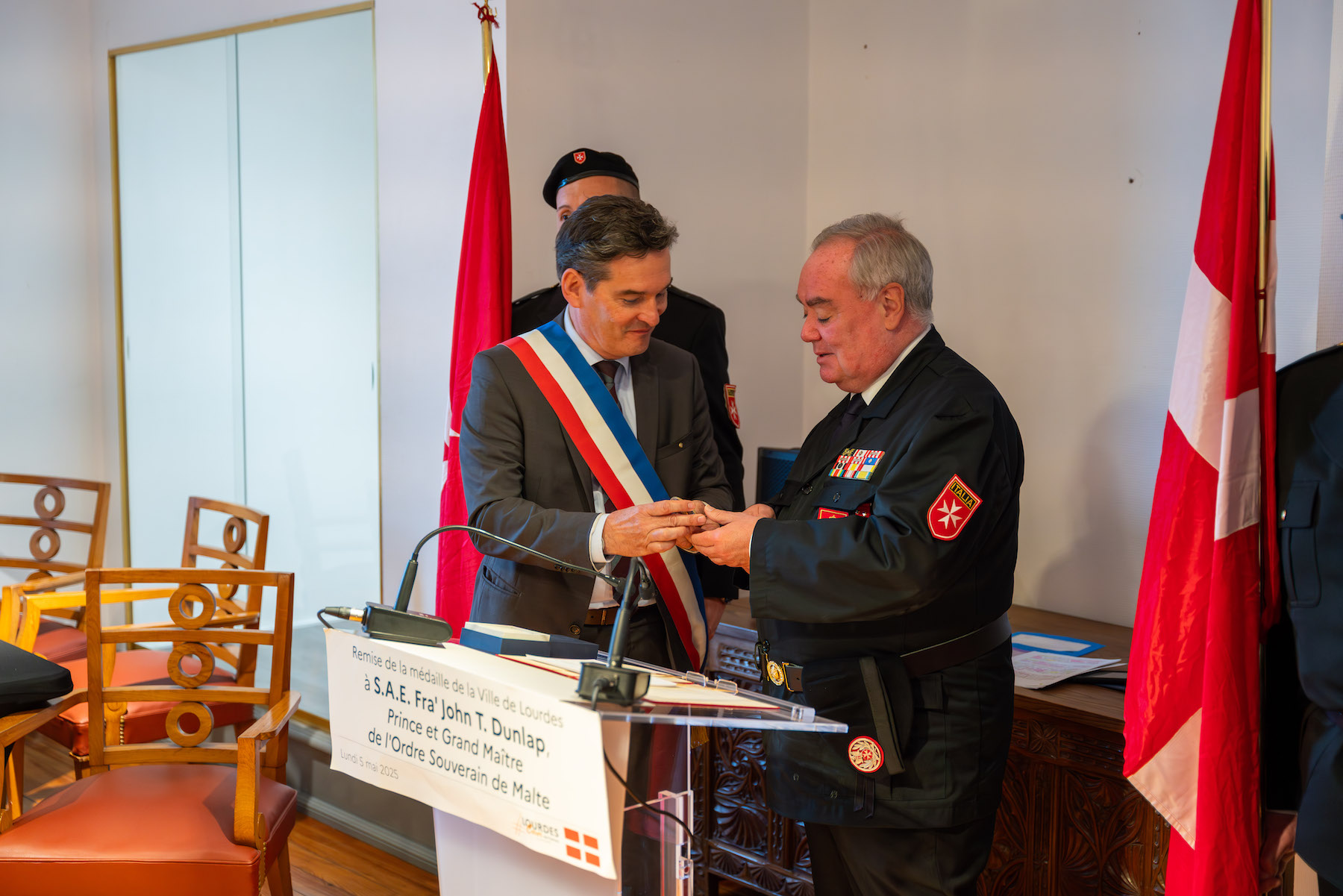 El Gran Maestre recibe la Medalla de la Ciudad de Lourdes