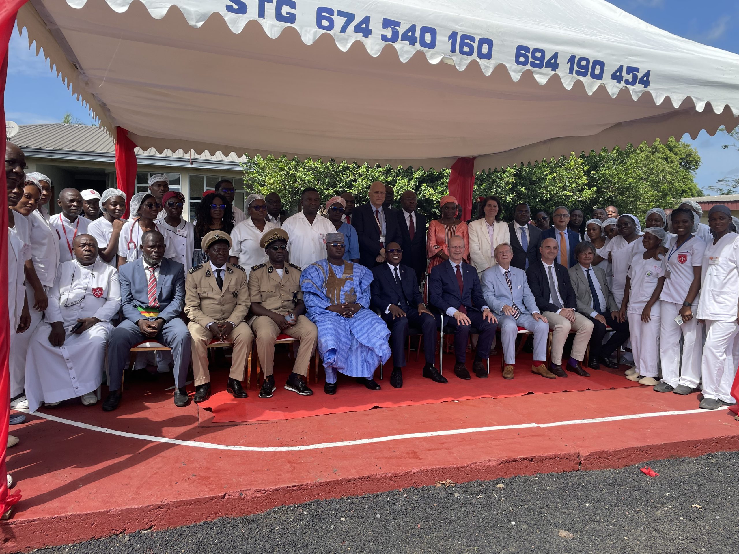 Besuch des Großhospitaliers Joseph D. Blotz in Kamerun