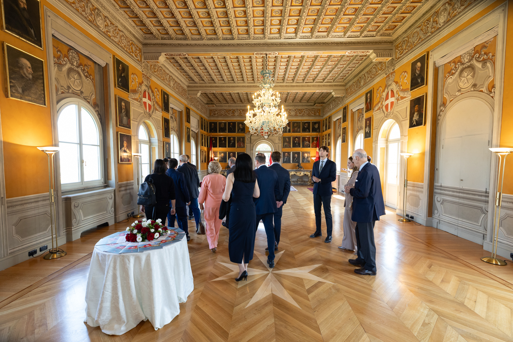 Parlamentarier aus Brasilien besuchen die Magistralvilla des Malteserordens