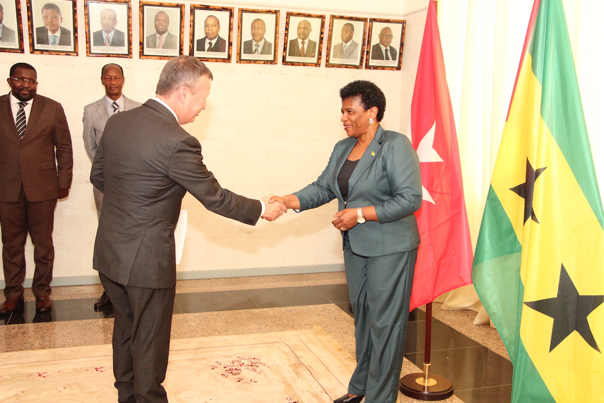 The Ambassador of the Sovereign Order of Malta to São Tomé and Príncipe presents his letters of credence