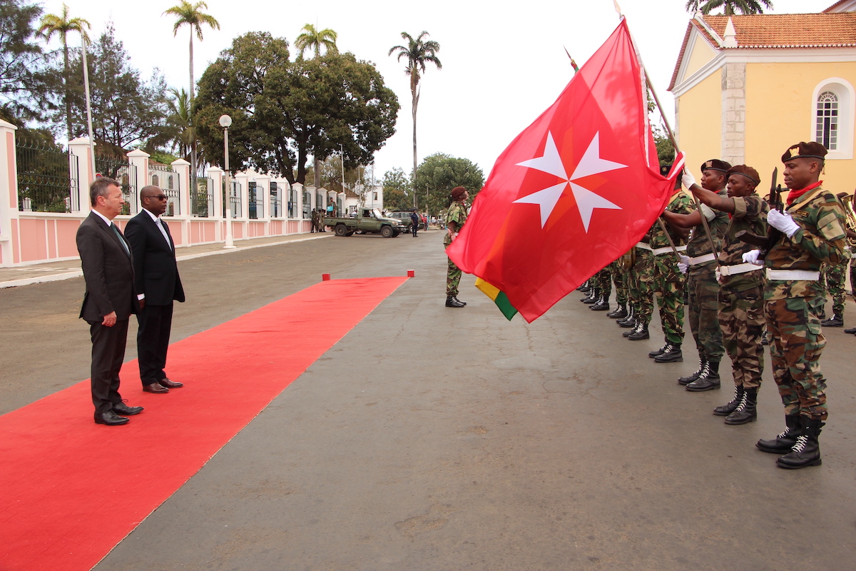 The Ambassador of the Sovereign Order of Malta to São Tomé and Príncipe presents his letters of credence