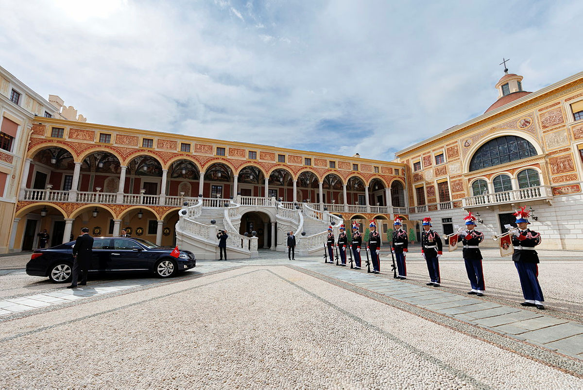 The Ambassador of the Sovereign Order of Malta to the Principality of Monaco presents her letters of credence