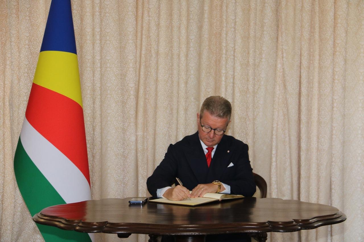 The Ambassador of the Sovereign Order of Malta to the Republic of Seychelles presents his letters of credence
