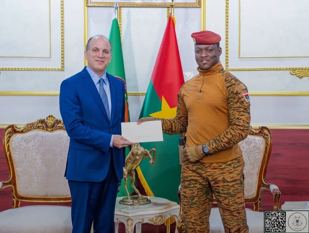 The Ambassador of the Sovereign Order of Malta to Burkina Faso presents his letters of credence