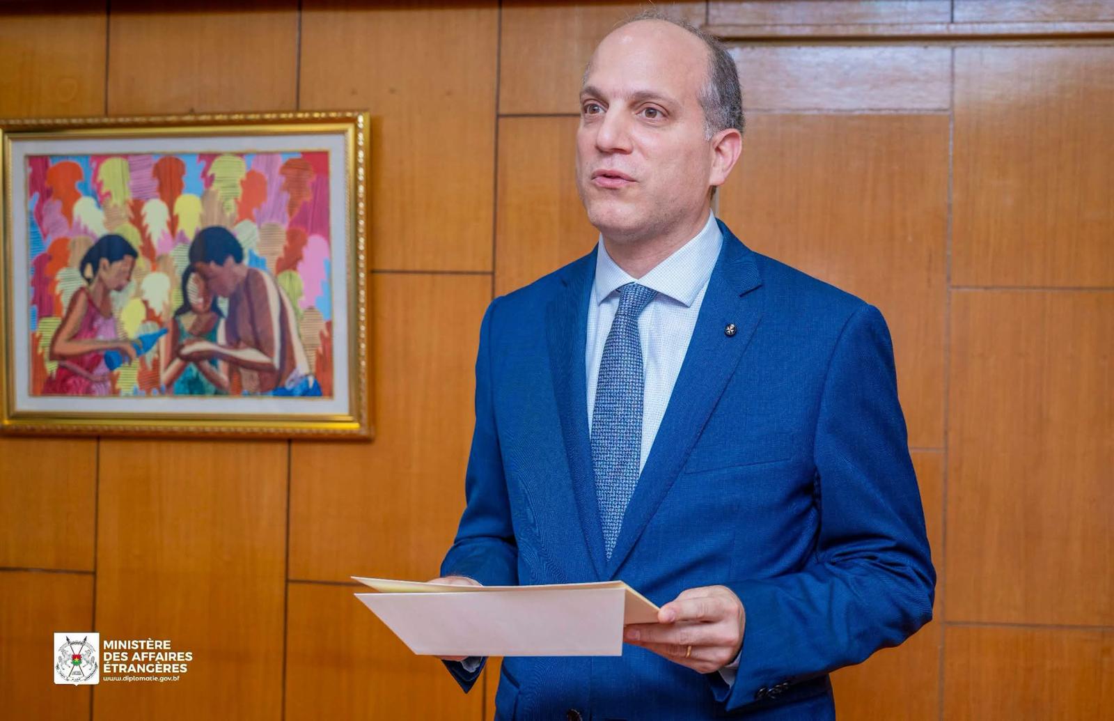 The Ambassador of the Sovereign Order of Malta to Burkina Faso presents his letters of credence