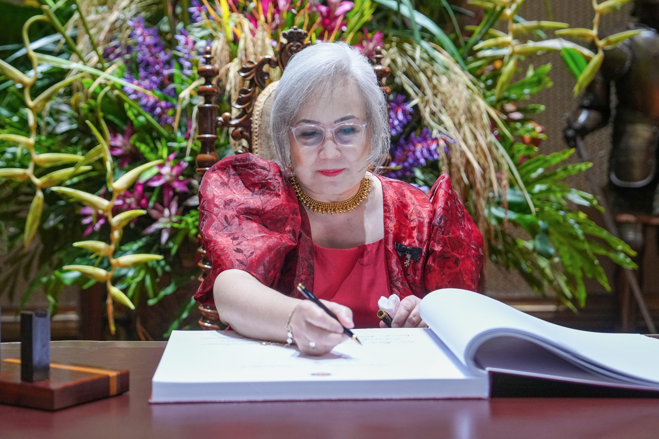 The Ambassador of the Sovereign Order of Malta to the Republic of the Philippines presents her letters of credence